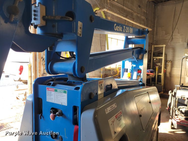 image for item IV9744 2002 Genie Z-20/8N  boom lift