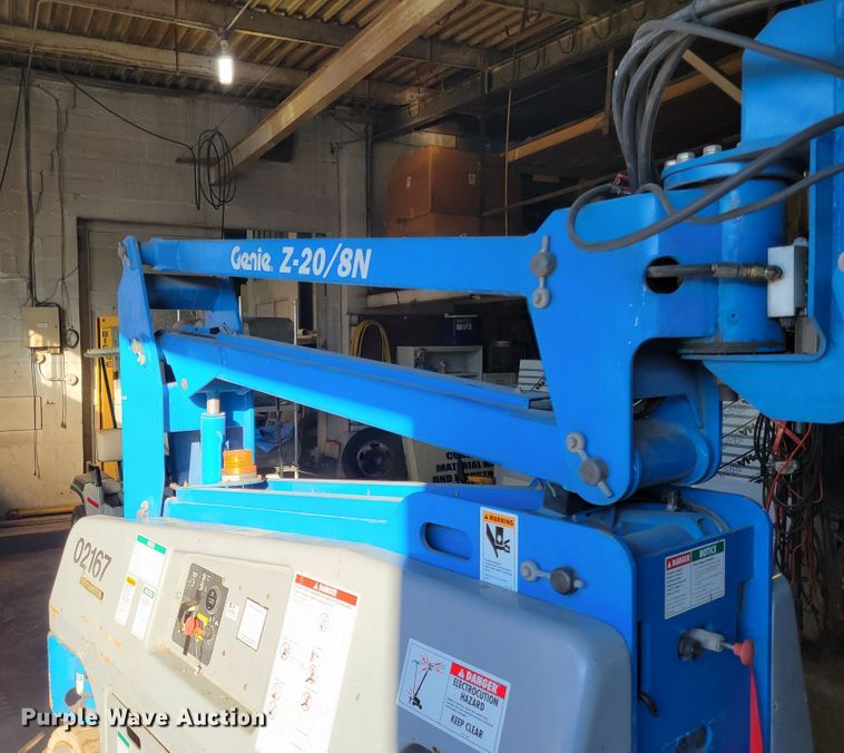 image for item IV9744 2002 Genie Z-20/8N  boom lift