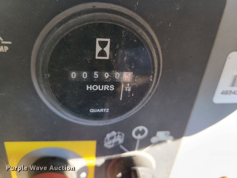 image for item IV9744 2002 Genie Z-20/8N  boom lift