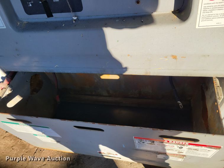 image for item IV9744 2002 Genie Z-20/8N  boom lift