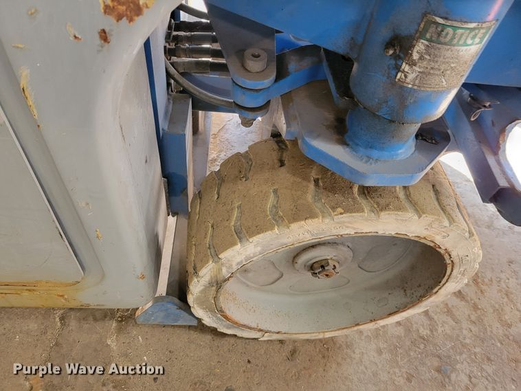 image for item IV9744 2002 Genie Z-20/8N  boom lift