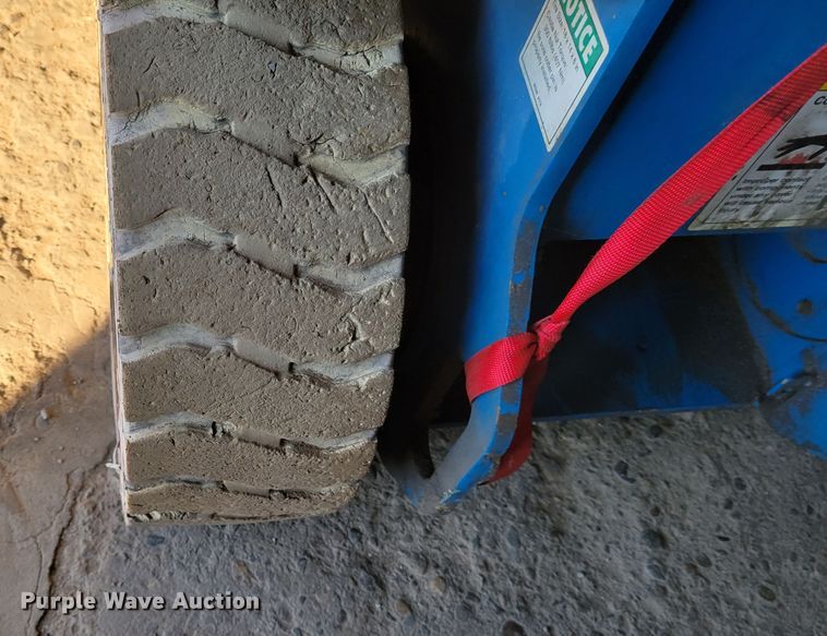 image for item IV9744 2002 Genie Z-20/8N  boom lift