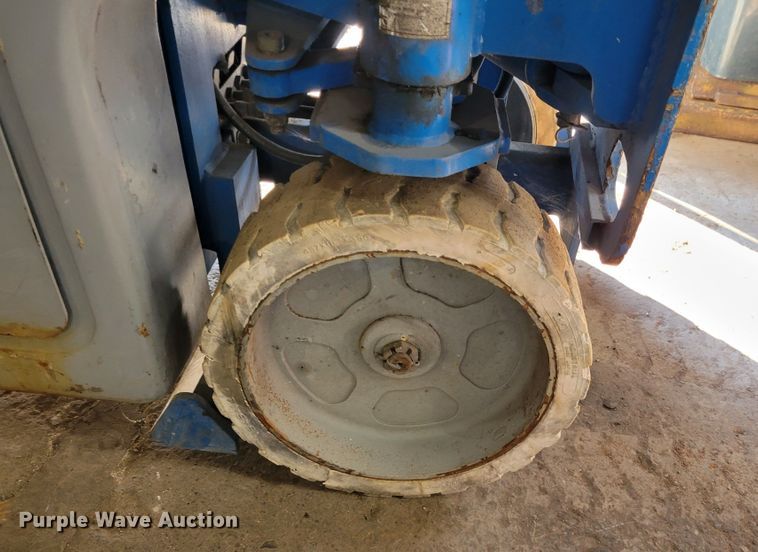 image for item IV9744 2002 Genie Z-20/8N  boom lift