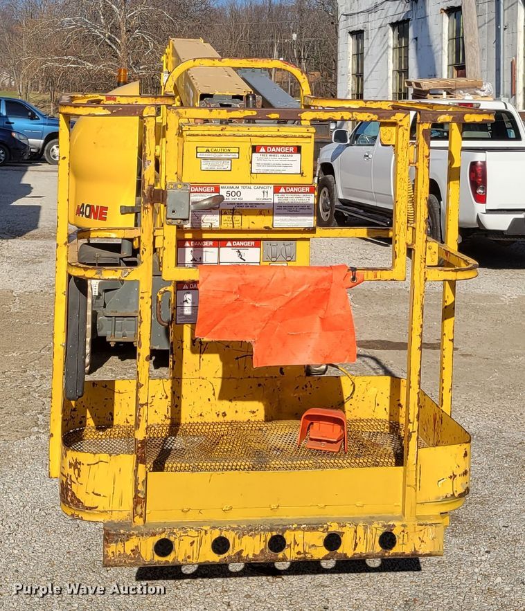 image for item IV9745 2000 Grove A40NE  boom lift