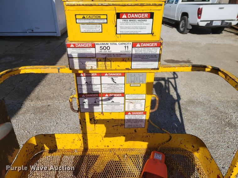 image for item IV9745 2000 Grove A40NE  boom lift