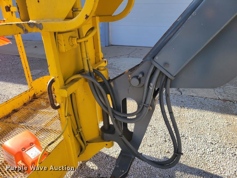 image for item IV9745 2000 Grove A40NE  boom lift