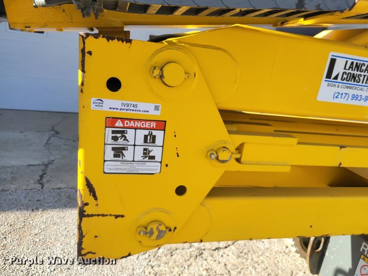 image for item IV9745 2000 Grove A40NE  boom lift