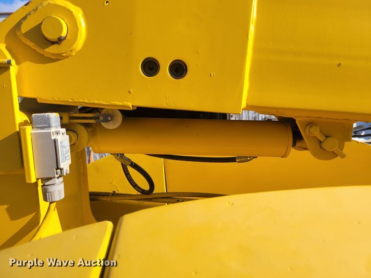 image for item IV9745 2000 Grove A40NE  boom lift