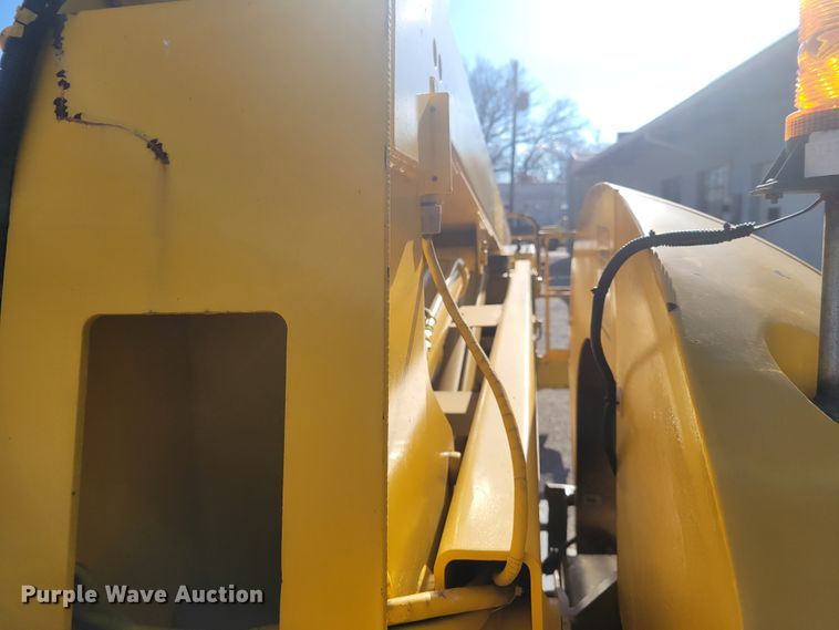 image for item IV9745 2000 Grove A40NE  boom lift