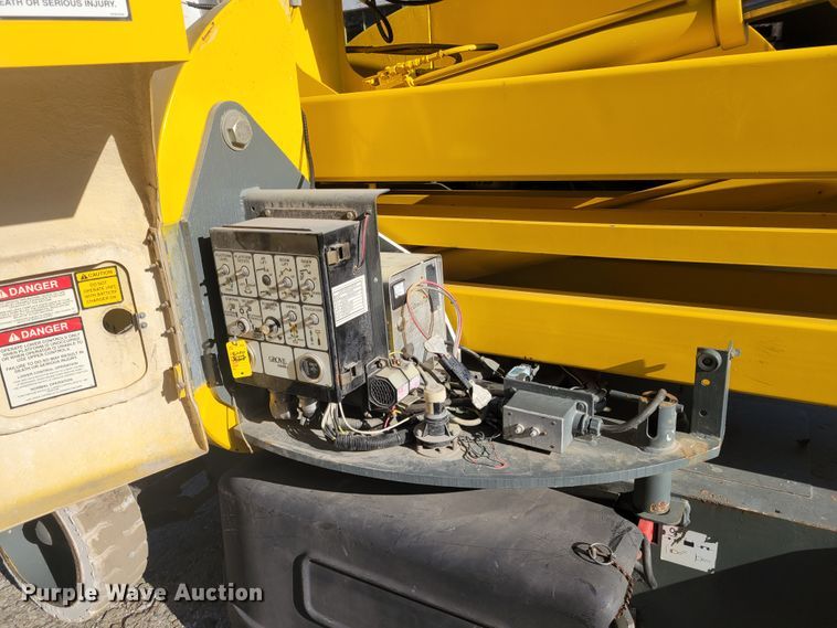 image for item IV9745 2000 Grove A40NE  boom lift