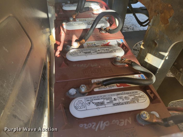 image for item IV9745 2000 Grove A40NE  boom lift