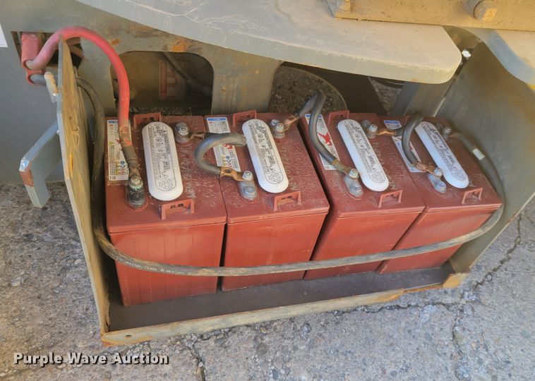 image for item IV9745 2000 Grove A40NE  boom lift