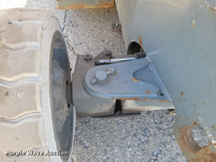 image for item IV9745 2000 Grove A40NE  boom lift