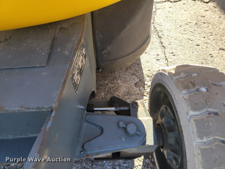 image for item IV9745 2000 Grove A40NE  boom lift