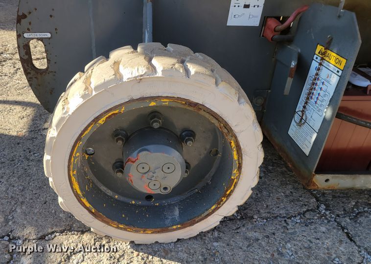 image for item IV9745 2000 Grove A40NE  boom lift