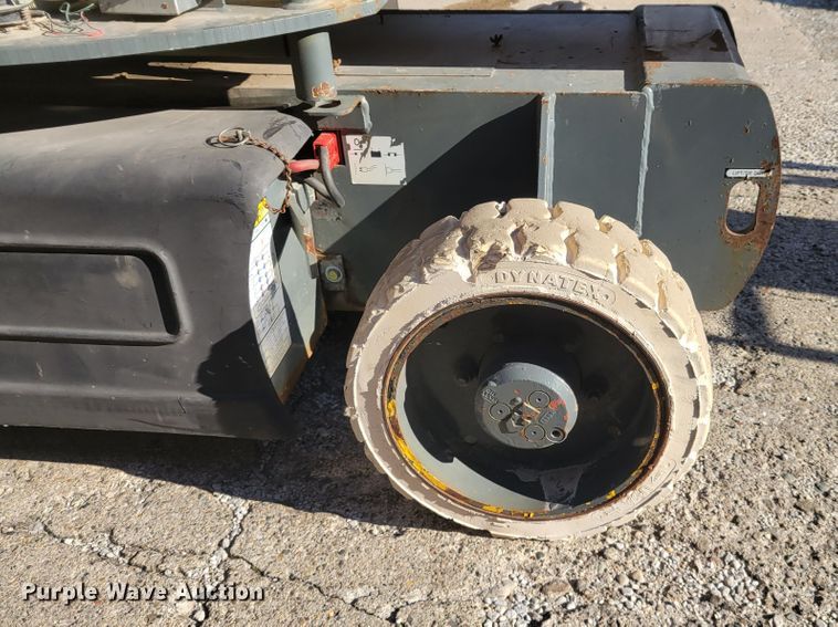 image for item IV9745 2000 Grove A40NE  boom lift