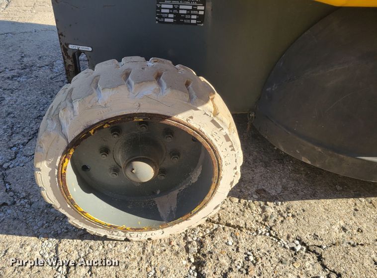 image for item IV9745 2000 Grove A40NE  boom lift