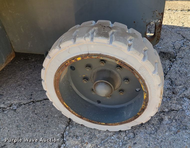 image for item IV9745 2000 Grove A40NE  boom lift