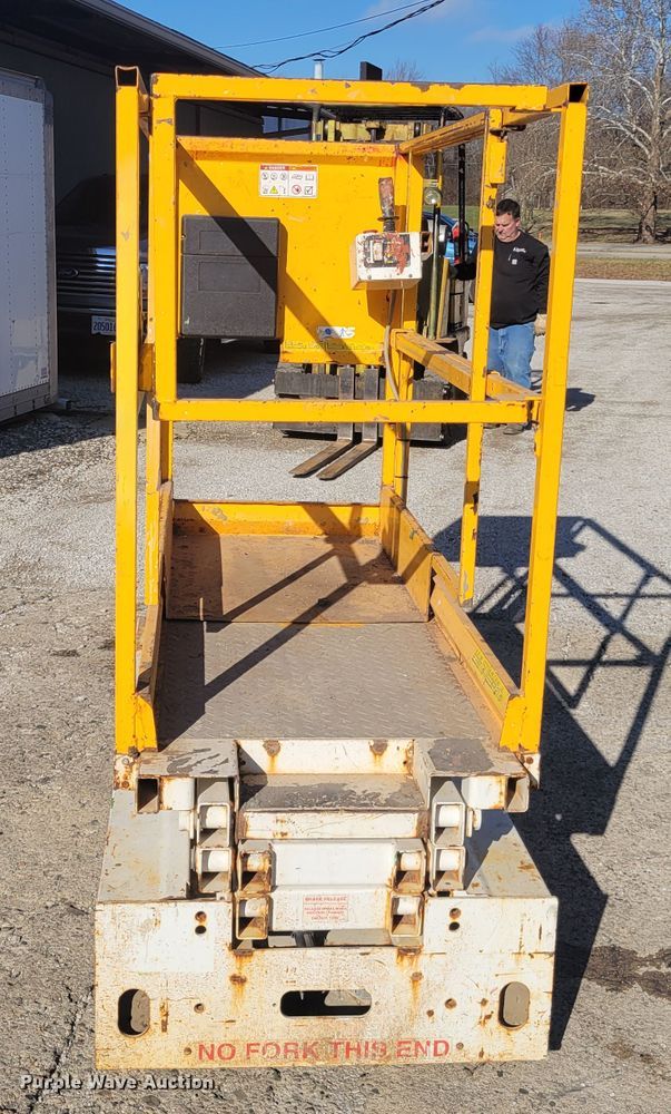 image for item IV9746 2009 Hy-Brid HB1030  scissor lift