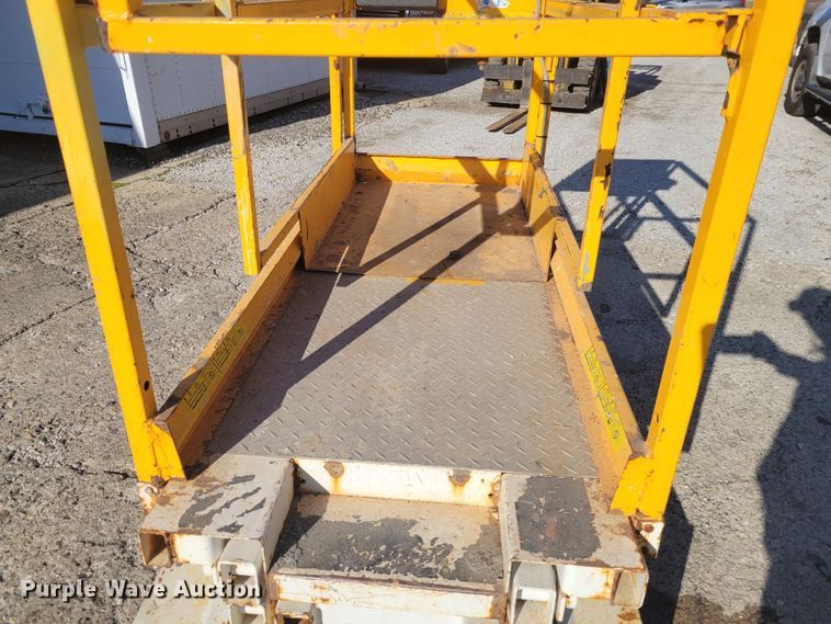 image for item IV9746 2009 Hy-Brid HB1030  scissor lift