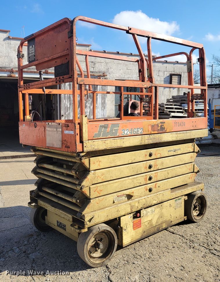 image for item IV9747 2003 JLG 3246E2  scissor lift