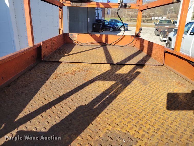 image for item IV9747 2003 JLG 3246E2  scissor lift