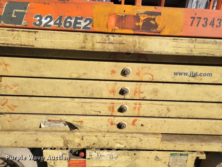image for item IV9747 2003 JLG 3246E2  scissor lift