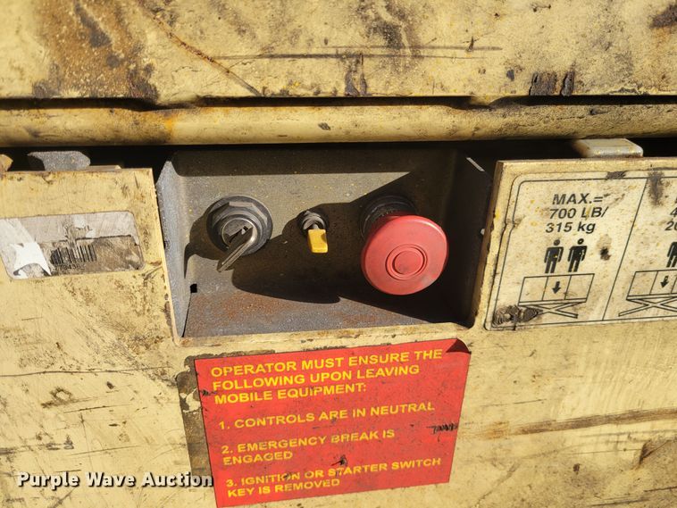 image for item IV9747 2003 JLG 3246E2  scissor lift