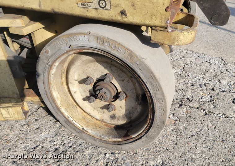 image for item IV9747 2003 JLG 3246E2  scissor lift