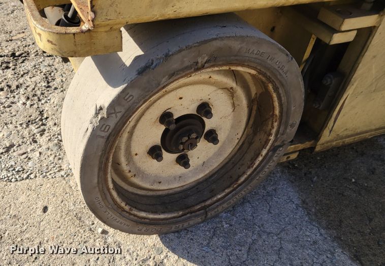 image for item IV9747 2003 JLG 3246E2  scissor lift