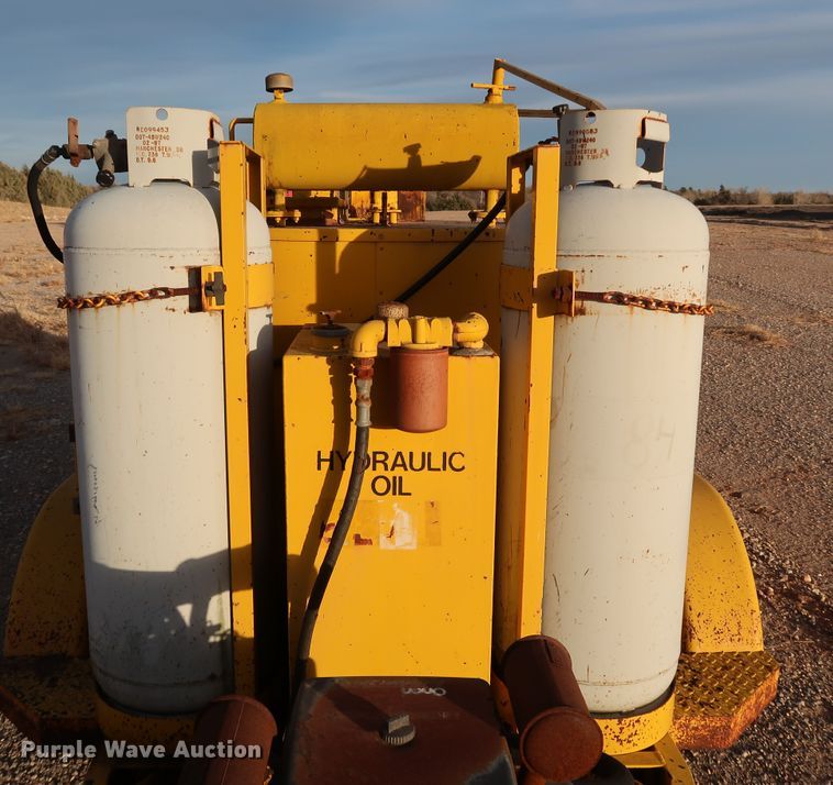 image for item IY9050 1991 Crafco EZ Pour 200  melter applicator