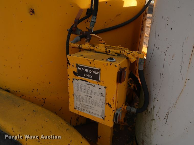 image for item IY9050 1991 Crafco EZ Pour 200  melter applicator