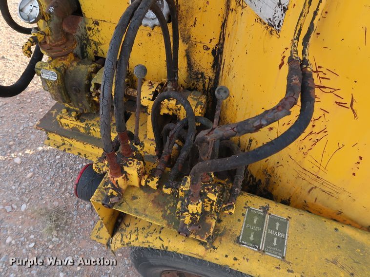 image for item IY9050 1991 Crafco EZ Pour 200  melter applicator