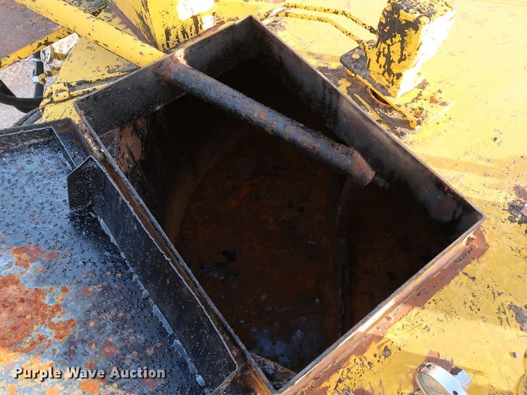 image for item IY9050 1991 Crafco EZ Pour 200  melter applicator