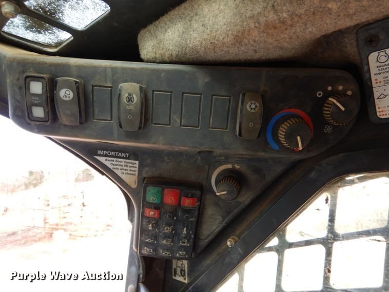 image for item JD9474 John Deere 332G  skid steer loader