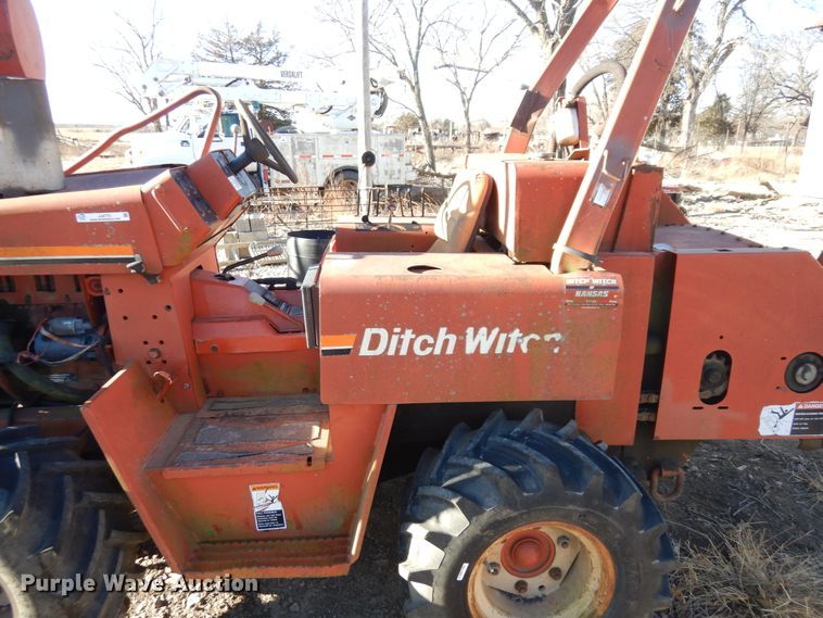 image for item JJ9775 Ditch Witch 5110  trencher