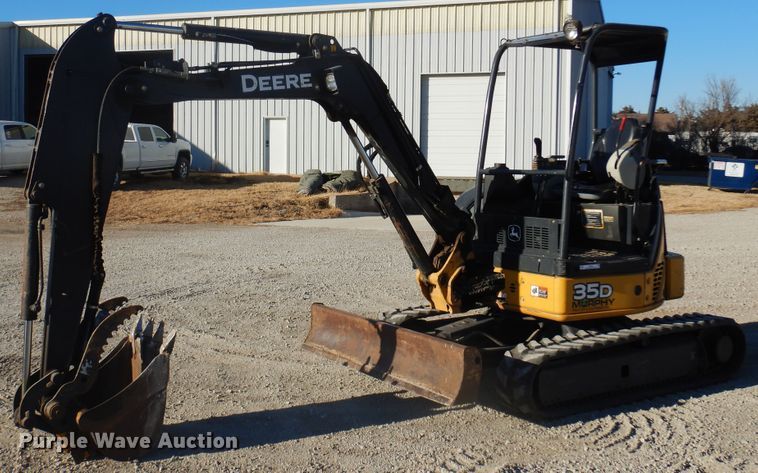 image for item JJ9833 2012 John Deere 35D  mini excavator