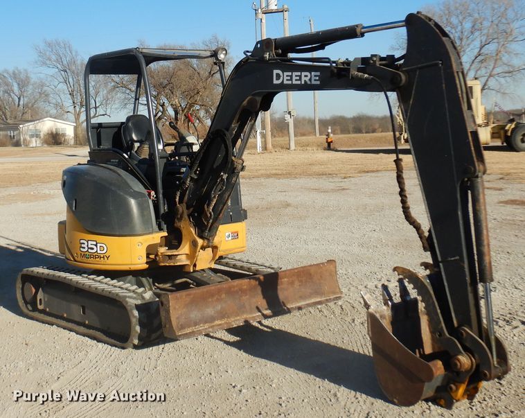 image for item JJ9833 2012 John Deere 35D  mini excavator