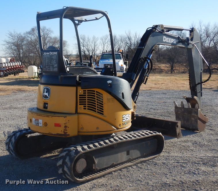 image for item JJ9833 2012 John Deere 35D  mini excavator