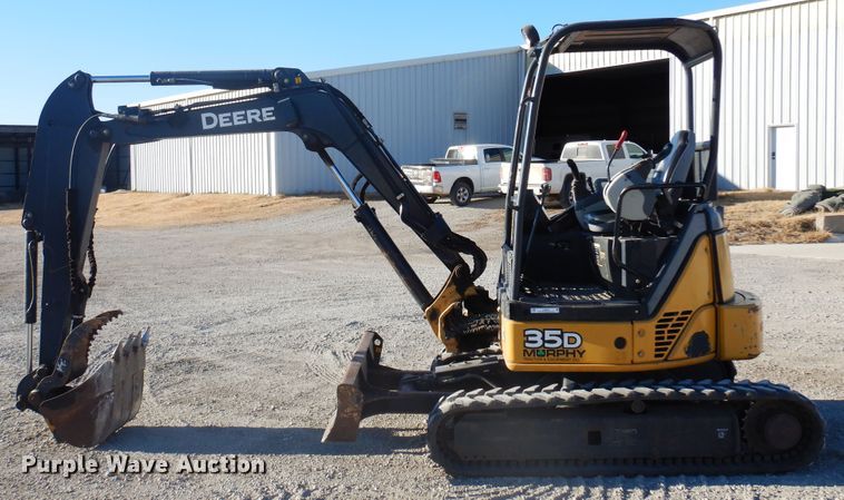 image for item JJ9833 2012 John Deere 35D  mini excavator
