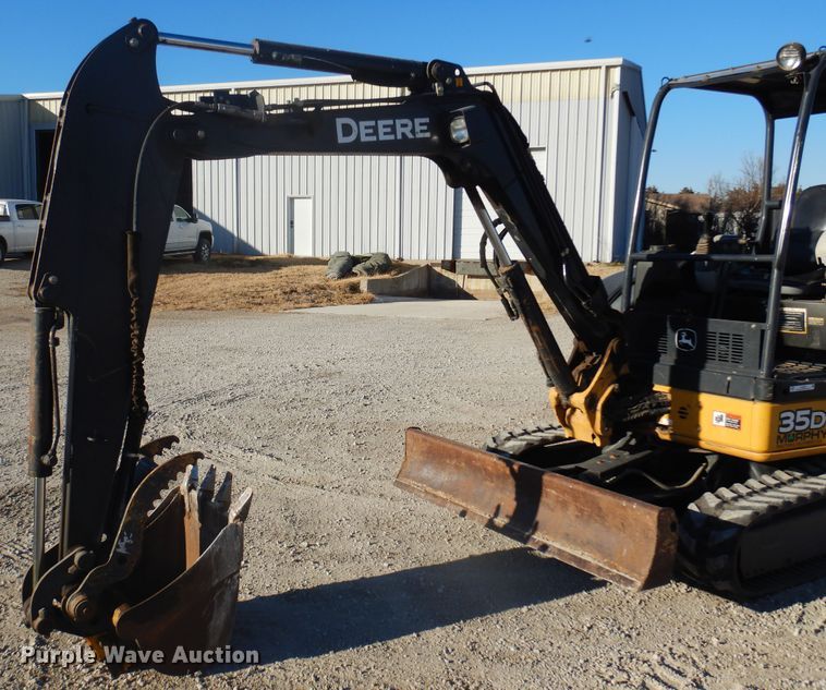 image for item JJ9833 2012 John Deere 35D  mini excavator