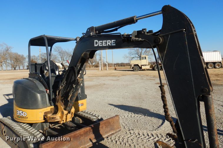 image for item JJ9833 2012 John Deere 35D  mini excavator