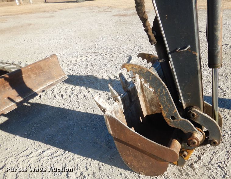 image for item JJ9833 2012 John Deere 35D  mini excavator