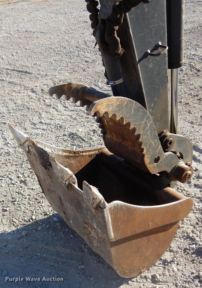 image for item JJ9833 2012 John Deere 35D  mini excavator