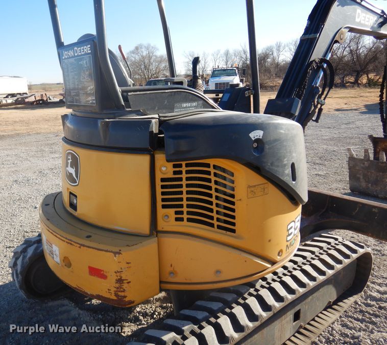 image for item JJ9833 2012 John Deere 35D  mini excavator