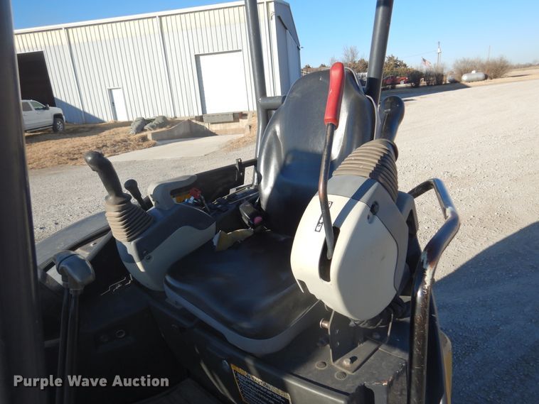 image for item JJ9833 2012 John Deere 35D  mini excavator