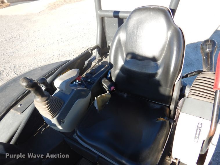 image for item JJ9833 2012 John Deere 35D  mini excavator