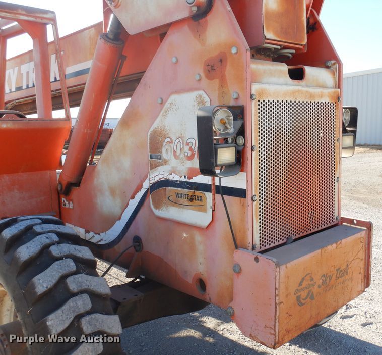 image for item JJ9835 2000 SkyTrak 6036  telehandler