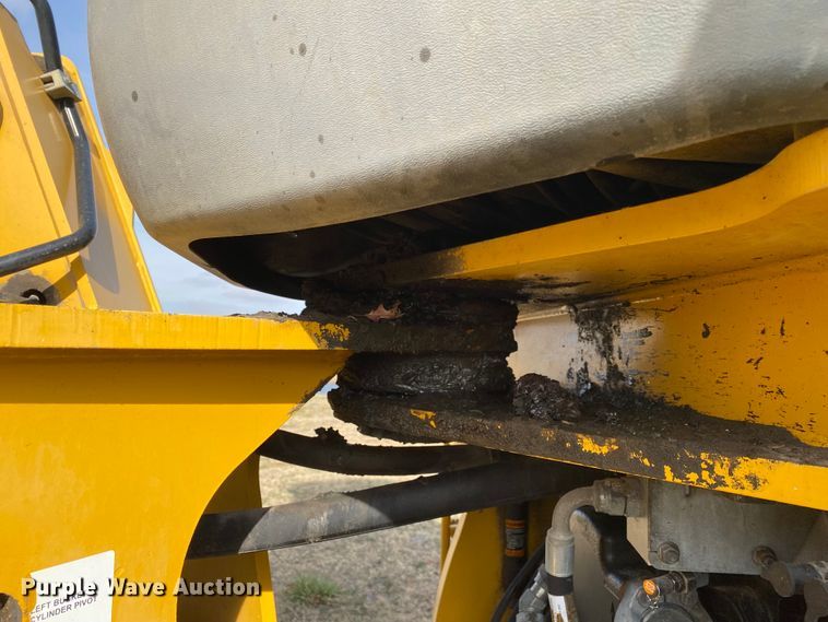 image for item JN9135 2011 John Deere 844K  wheel loader