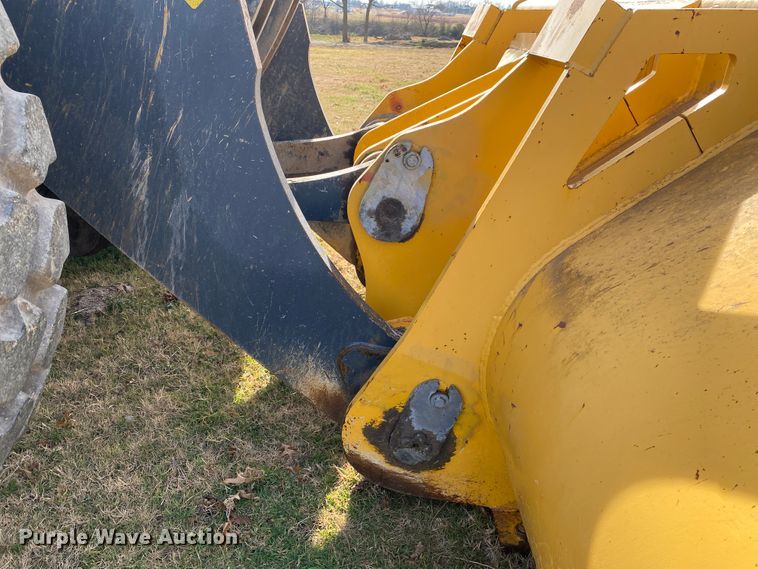 image for item JN9135 2011 John Deere 844K  wheel loader